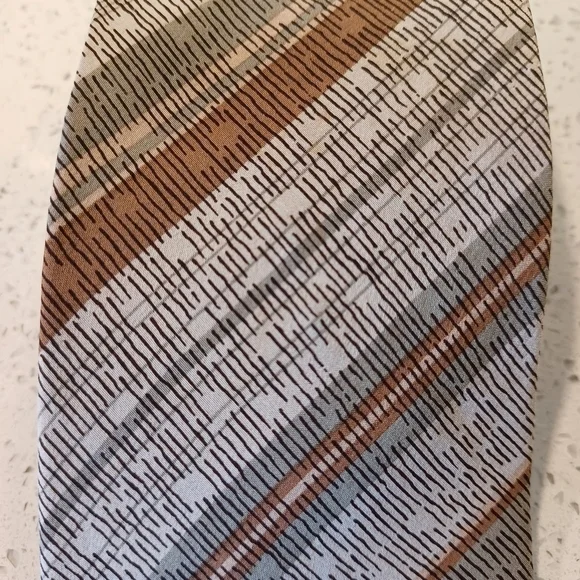 Auth! Givenchy tie - Picture 7 of 7